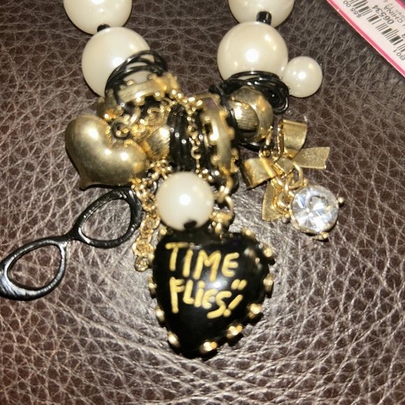 Betsey Johnson pearl clock heart stretch bracelet time flies bow pinup glasses - Picture 6 of 6